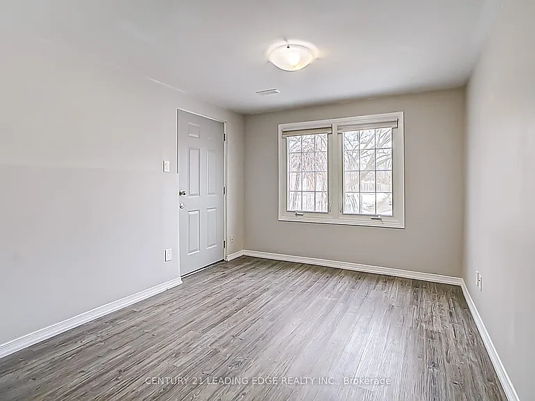 55 McCrimmon Cres #LOWER — Photo 3