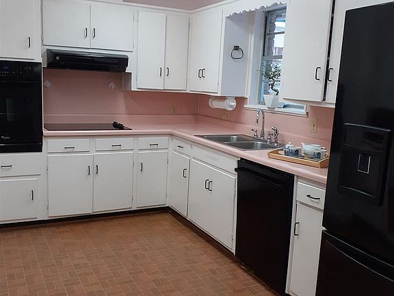 5th image of 7419 Suburbia Dr