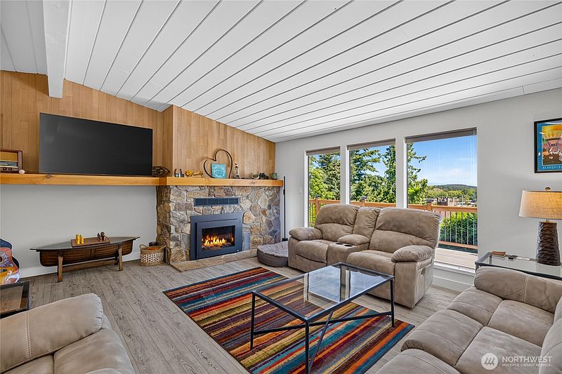 5th image of 421 Umatilla Drive
