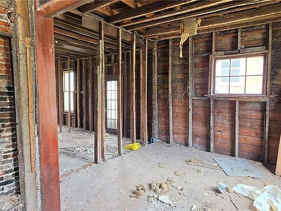3rd image of 1014 Santa Fe St