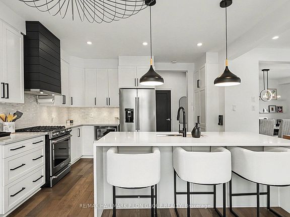 3rd image of 368 Hepatica Way