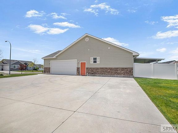 4th image of 660 Regency Ln