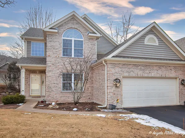 1431 White Oak Ln, Woodstock, IL 60098