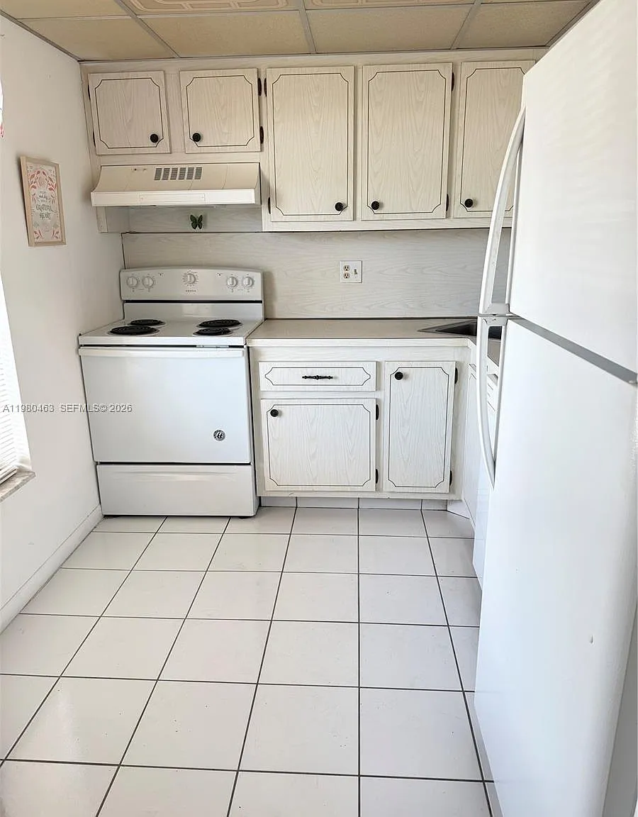 Bermuda Club Four Condo — Photo 2