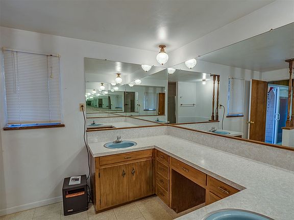 5th image of 2146 43rd St APT A