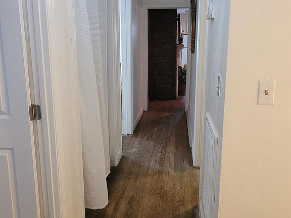 5th image of 210 Fleetwood Dr