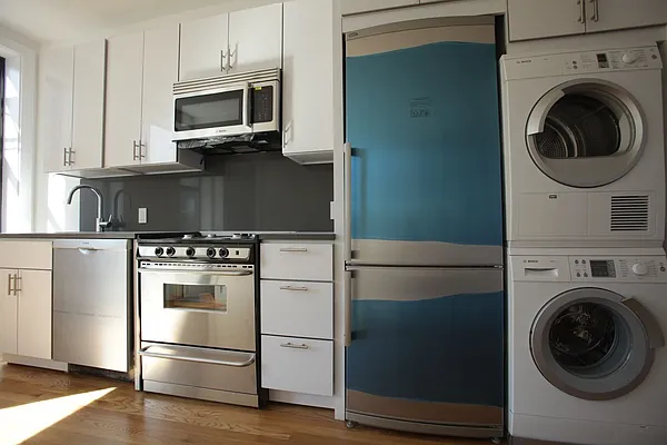 Rented by Manhattan Residential Inc. | media 21