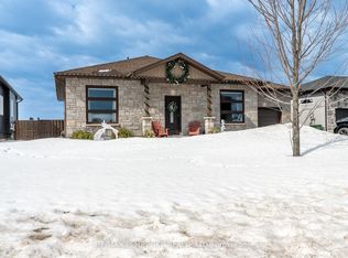 32 Marquis Dr, Petawawa, ON K8H 0E5