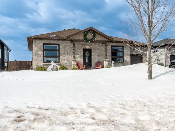 32 Marquis Dr, Petawawa, ON K8H 0E5