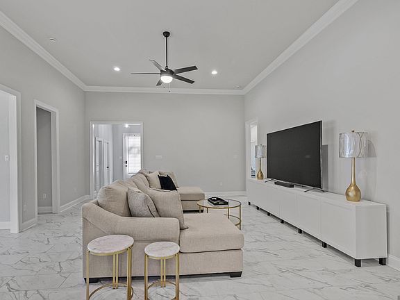 5th image of 278 Peacock Pointe