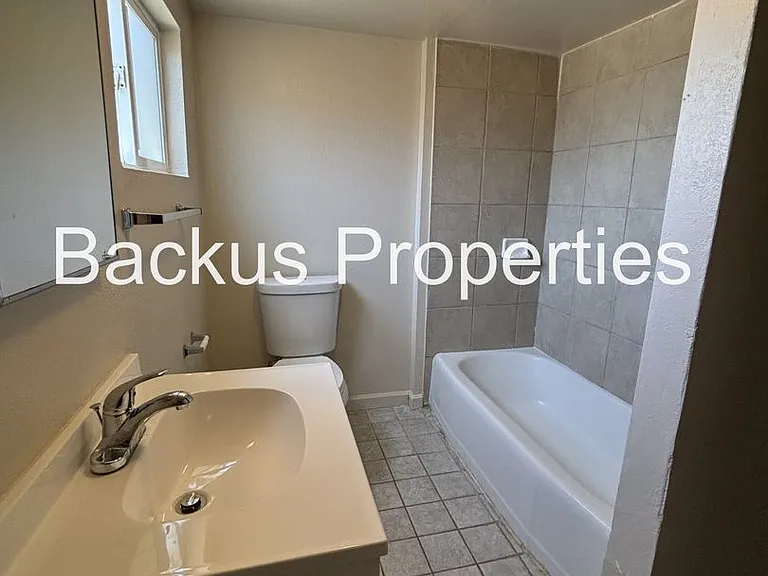James St 516 — Photo 7