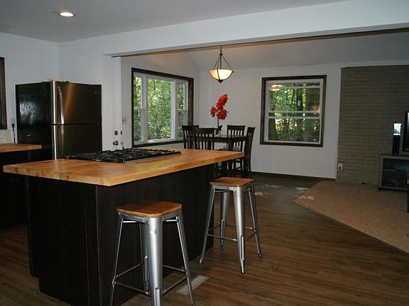 3rd image of 12110 Victoria Dr