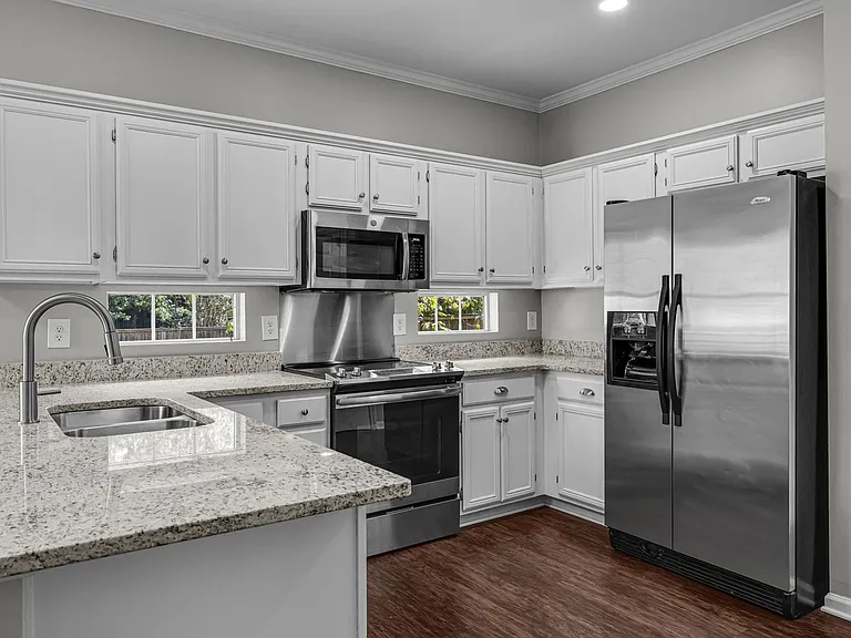 128 Clarendon Cir — Photo 18
