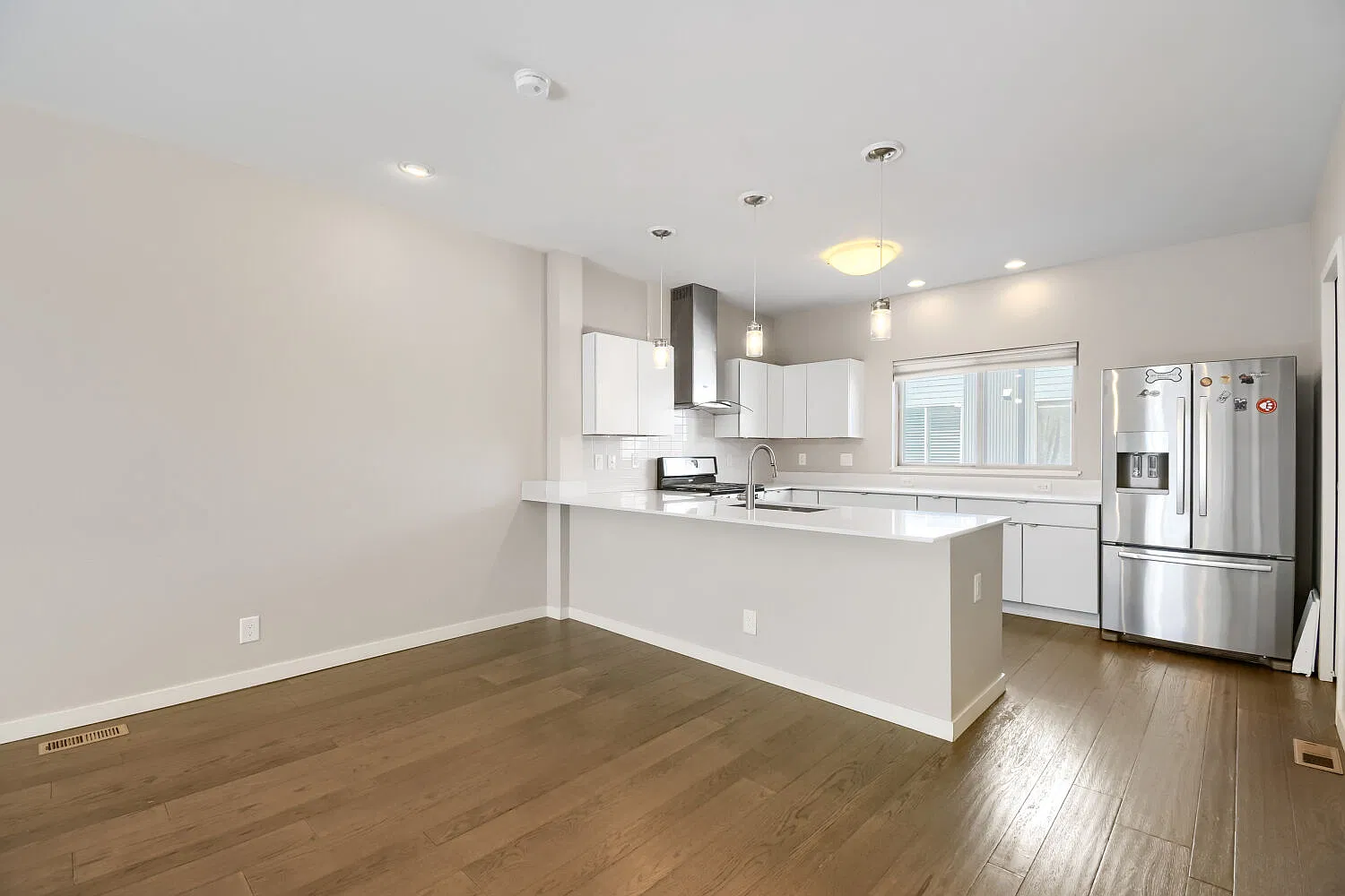 2 bed, 1659 sqft, $3,300 — Photo 2