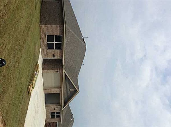 1st image of 401 W Weymouth