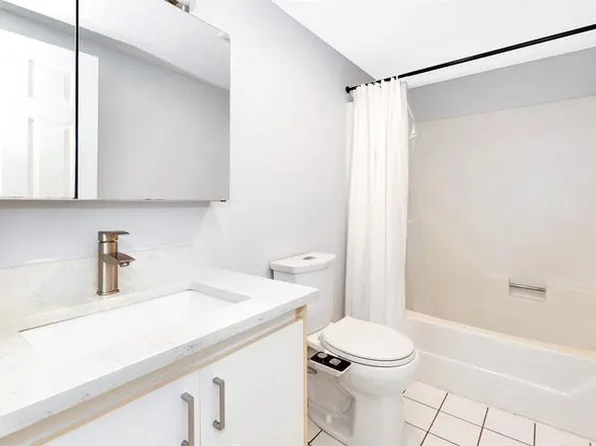 500 Salem St APT 604, Medford, MA 02155