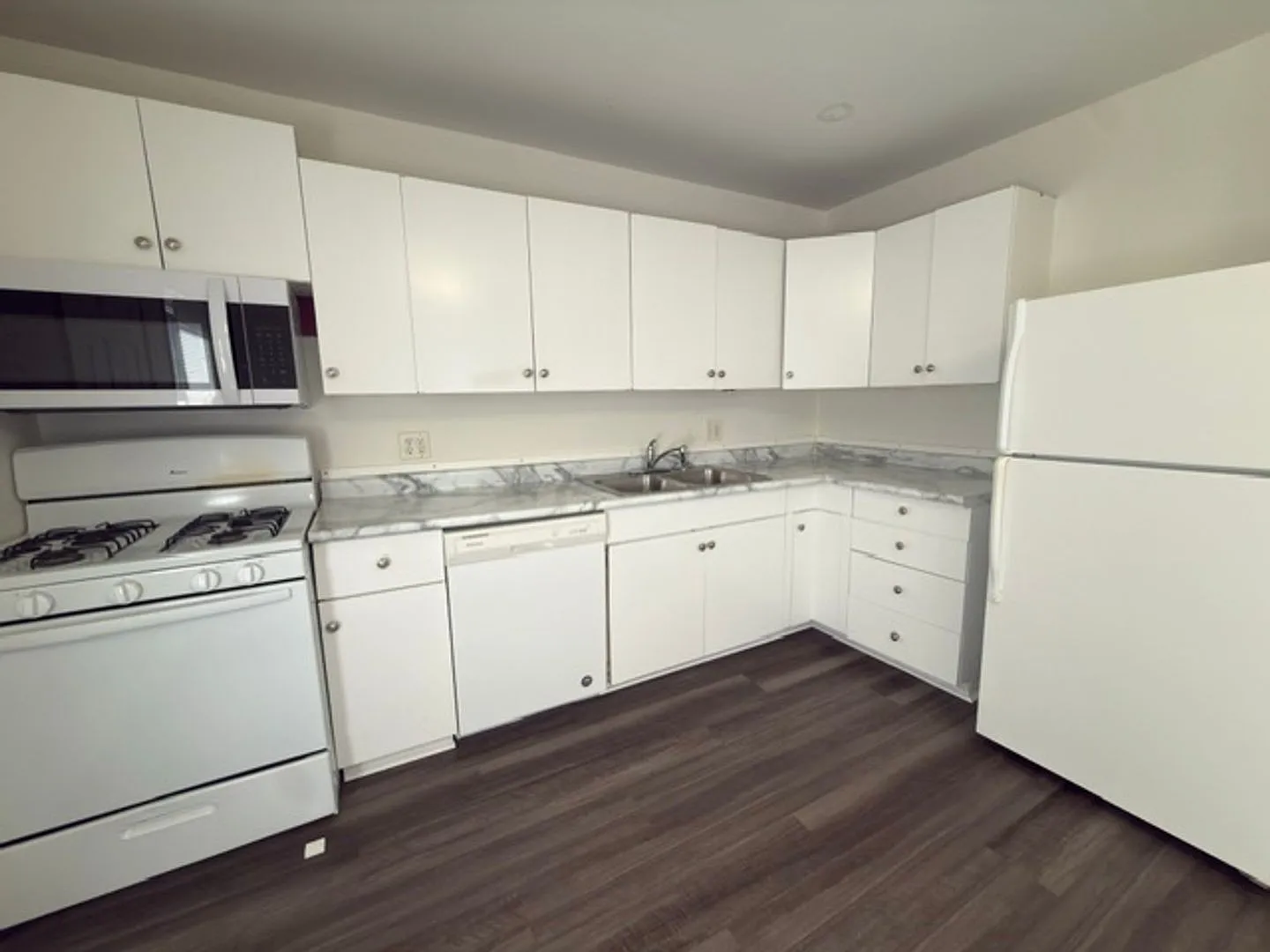 Spacious 3-Bedroom Home with Fully Fenced Private Yard & Detached Garage — Photo 4