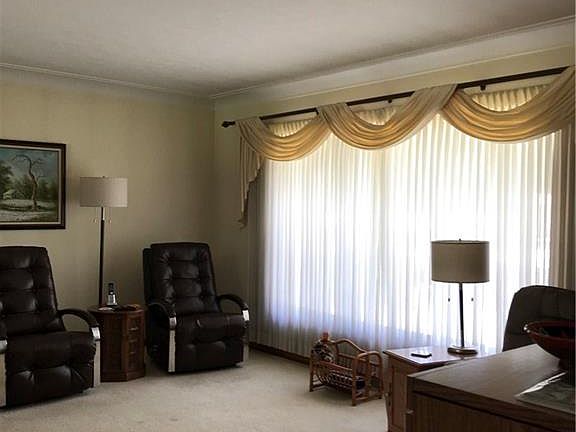 5th image of 821 Lincoln Dr
