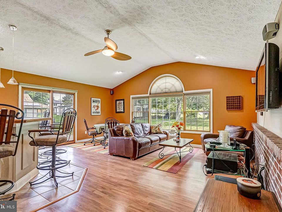 1st image of 8137 Windmill Ct
