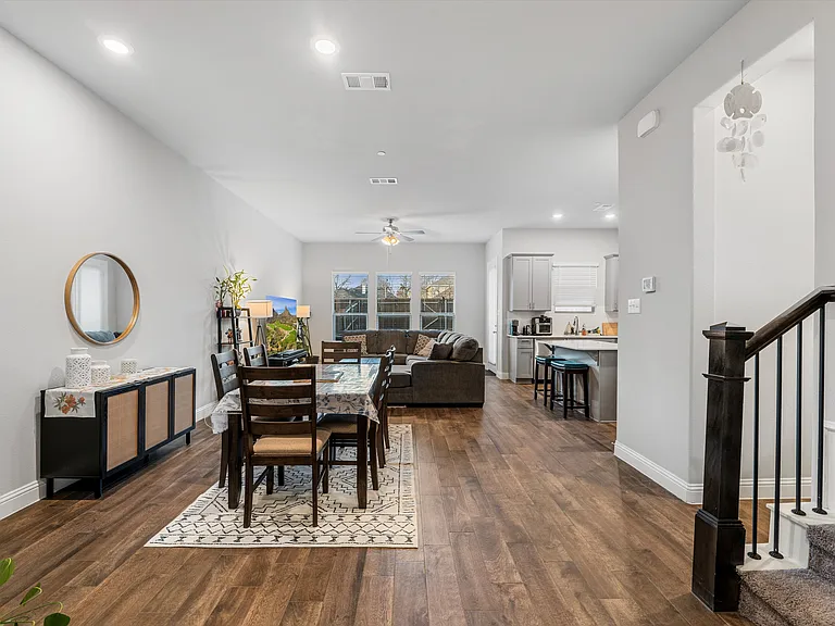 620 Hutchinson Ln — Photo 2