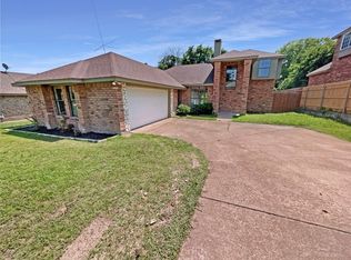 840 Woodridge Dr, Desoto, TX 75115