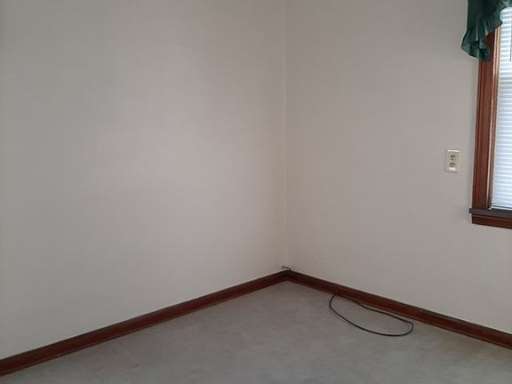 5th image of 205 Riverview Cir