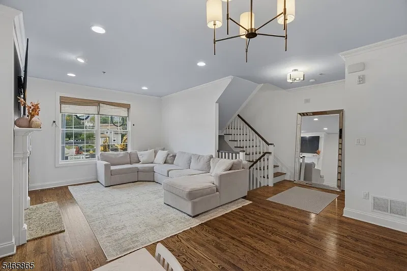 2 bed, 2.5 bath, $4,000 — Photo 4