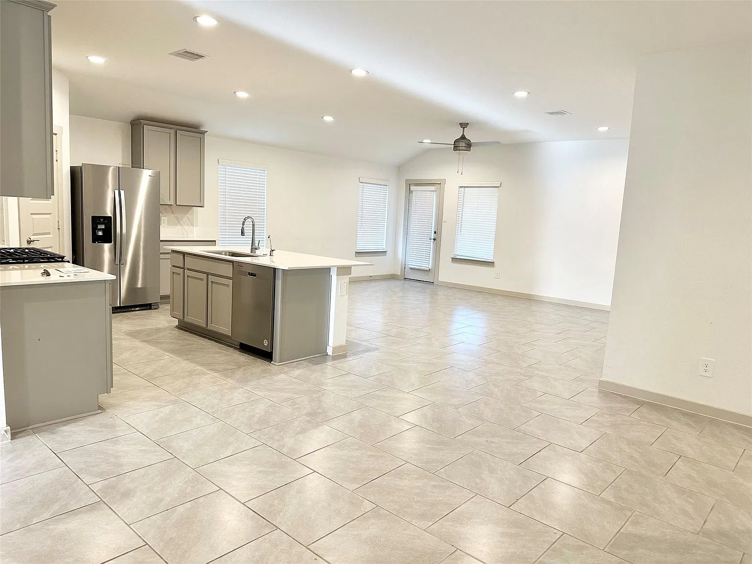 4 bed, 2.0 bath, 2056 sqft, $2,350 — Photo 3