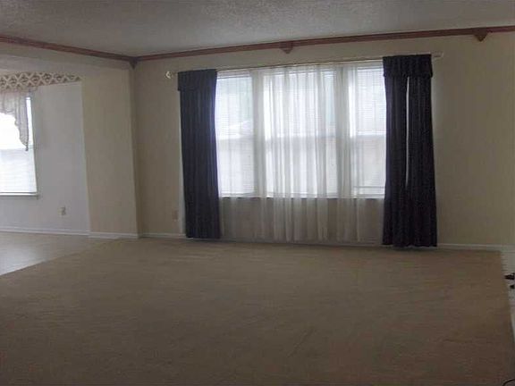 4th image of 2233 Shadowbrook Dr