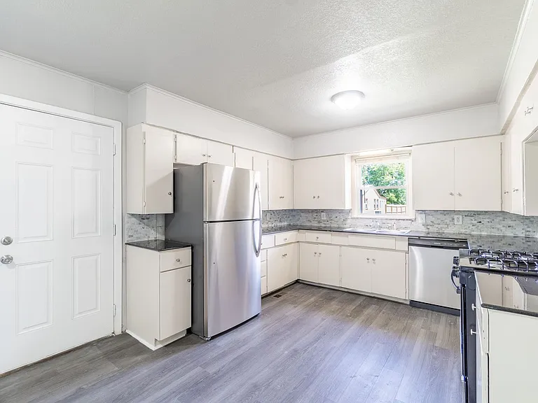 3806 Armour Ave — Photo 7