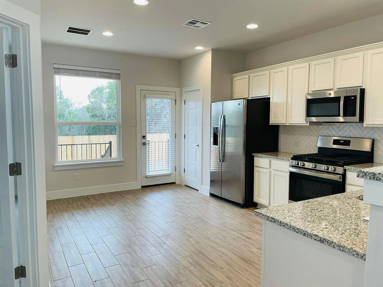 158 Elisha Dr — Photo 3