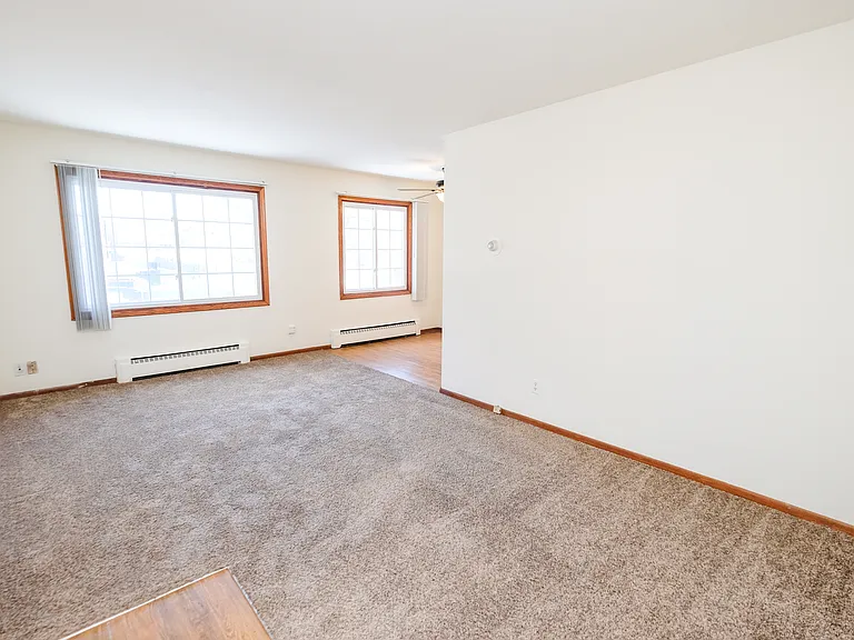 Emerson Apartments | 2537 — Photo 11