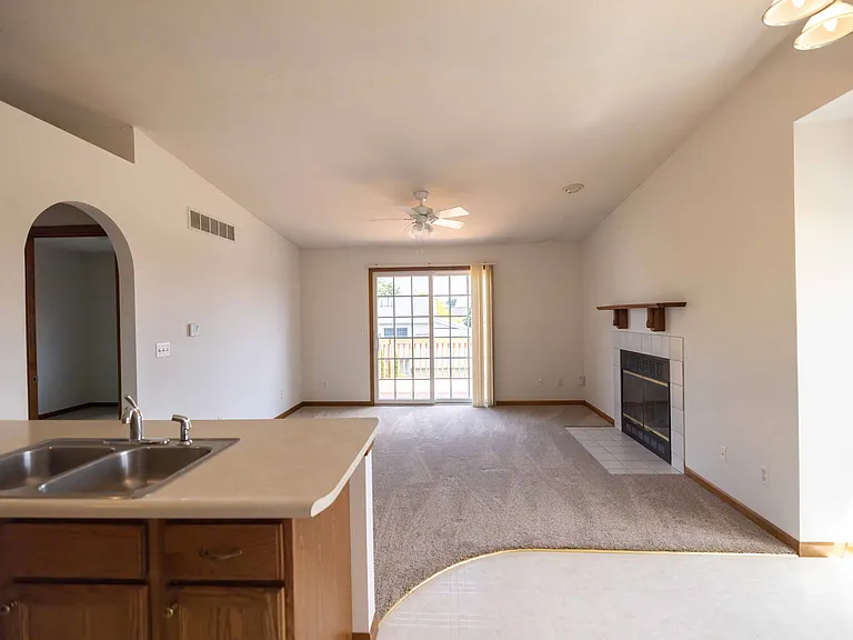 1200 Henry St — Photo 1