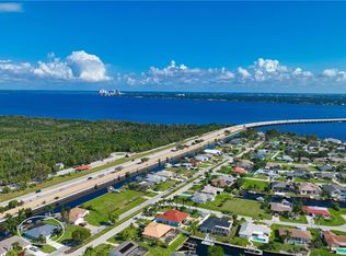 2423 Everest Pkwy, Cape Coral, FL 33904