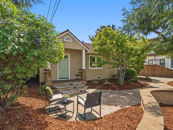 3rd image of 385 Carmelita Dr