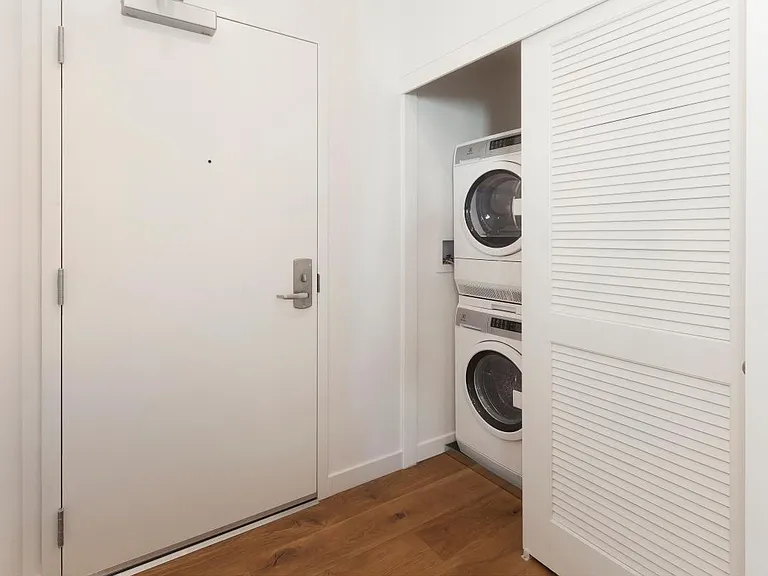 In Unit Washer/Dryer