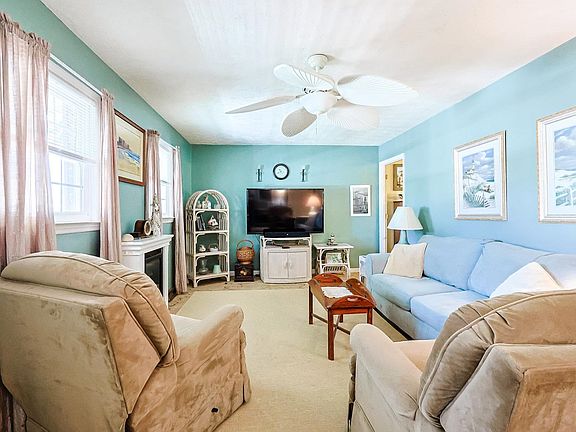3rd image of 903 Tiffany Ln.