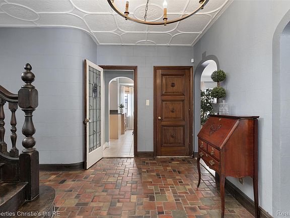 2nd image of 19435 Shrewsbury Rd