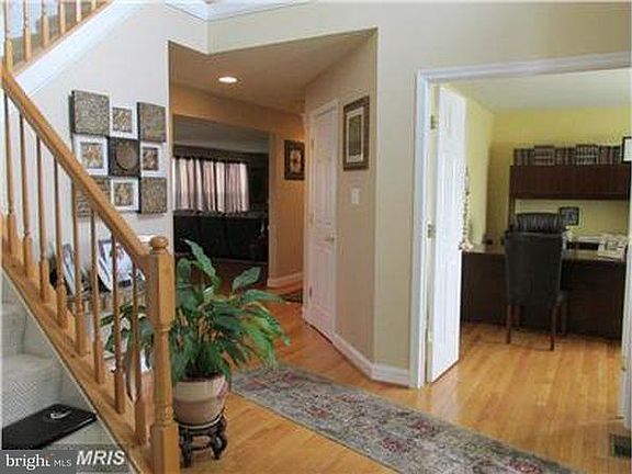 3rd image of 9507 Laurel Oak Dr
