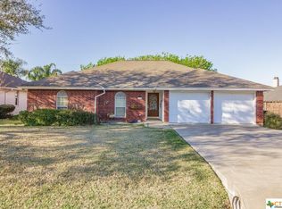 214 Sparrow Ln, Victoria, TX 77905