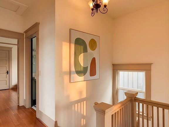 5th image of 1017 Taylor Ave N #1019