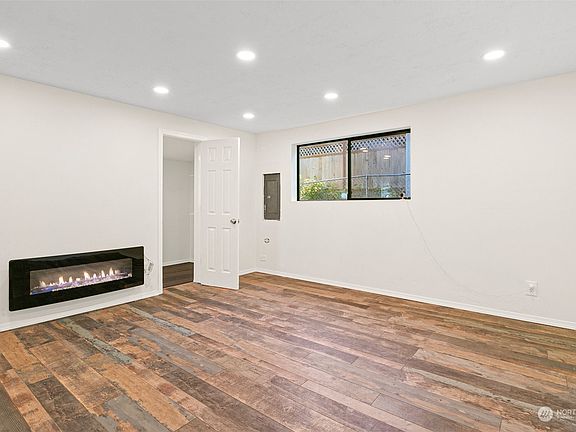 3rd image of 11414 205th Avenue E