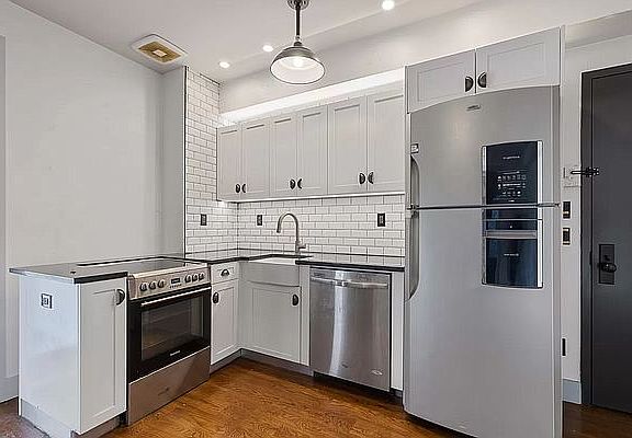 2nd image of 25 Brooklyn Ave #2F