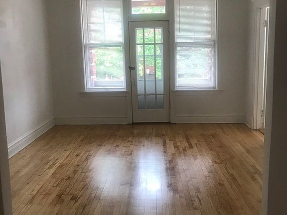 2nd image of 814 N Maplewood Ave Unit 2