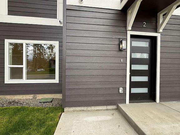 3rd image of 3925 E 32nd Ave #2