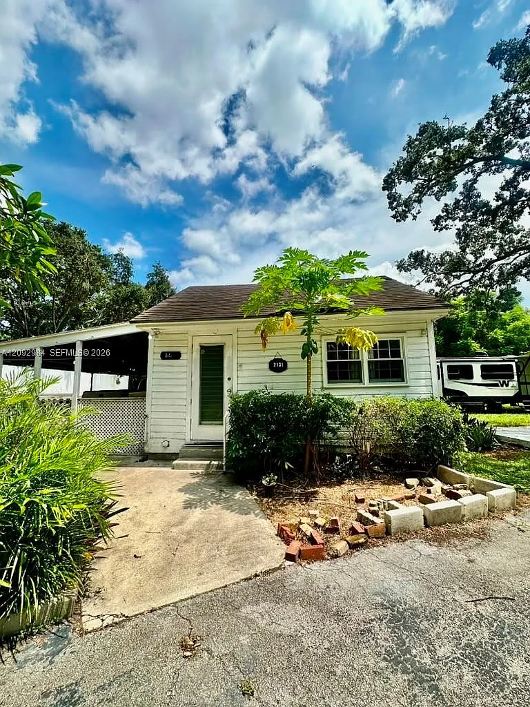 Studio, 1.0 bath, 528 sqft, $1,350 — Photo 2