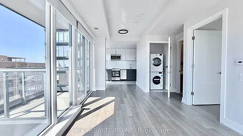 2525 Bathurst St Photo 1