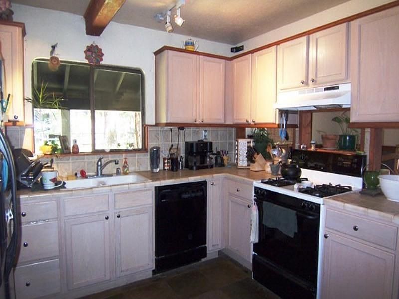 2nd image of 260 Beach St