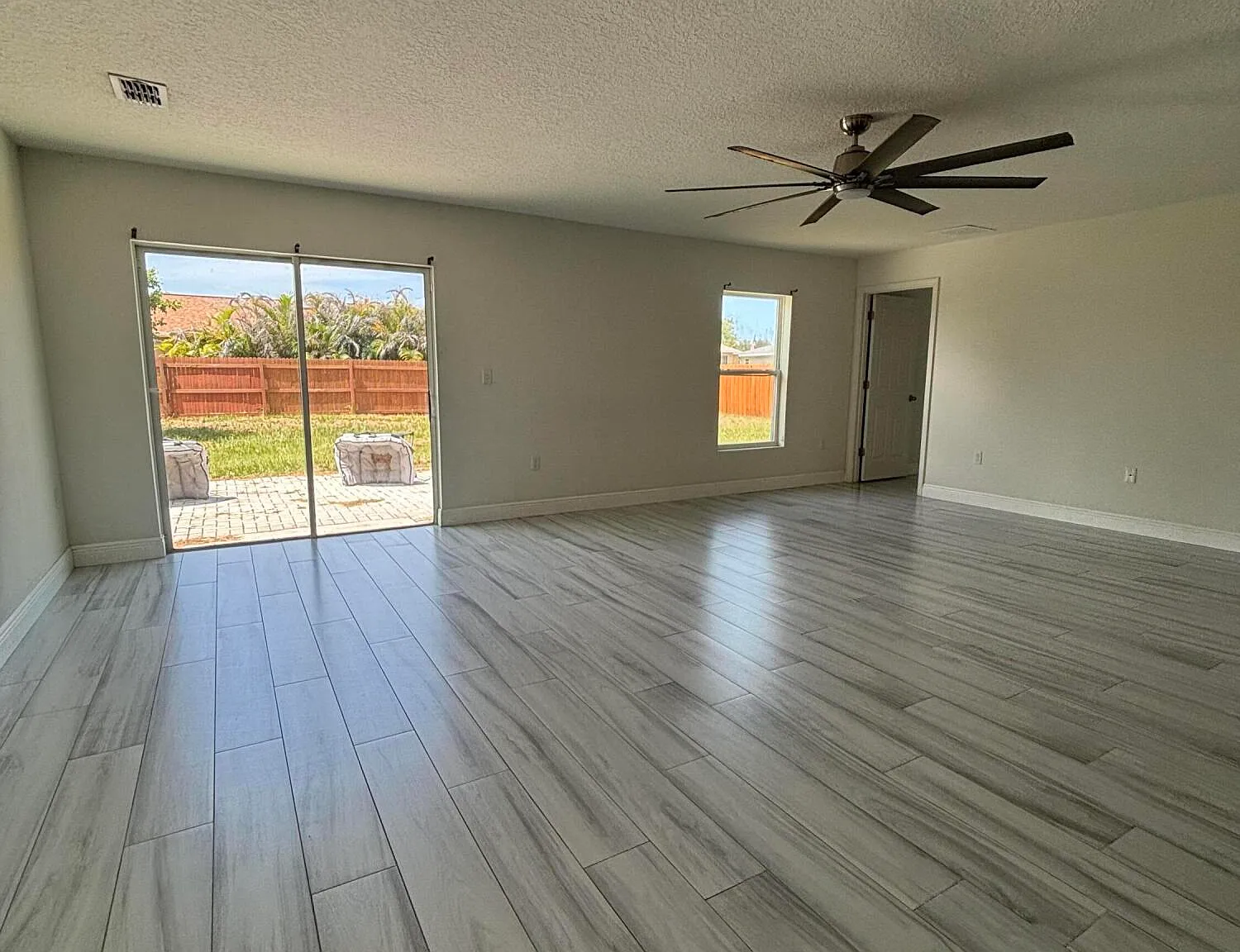 4 bed, 2.0 bath, 2145 sqft, $2,750 — Photo 2