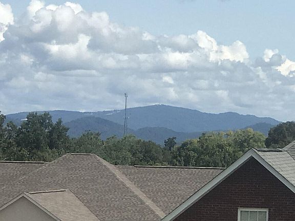 4th image of 408 Kensington Dr